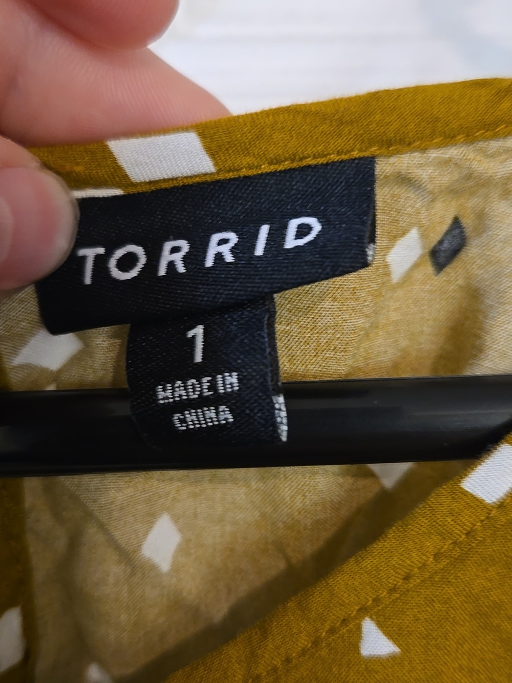torrid Size 1 Mustard Yellow Diamond Print Top - Picture 2 of 6